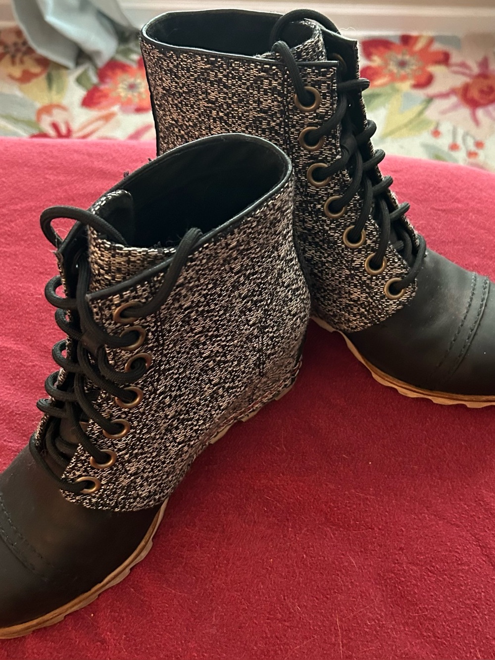 Sorel Black & Gray Lace-Up Ankle Boots
